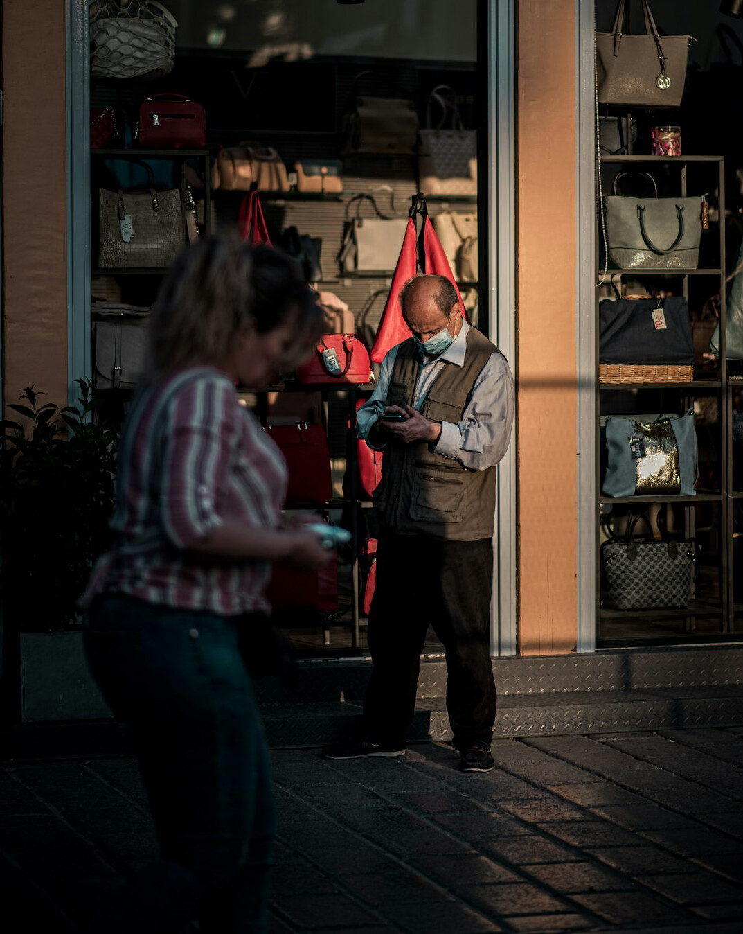 detective observing customer