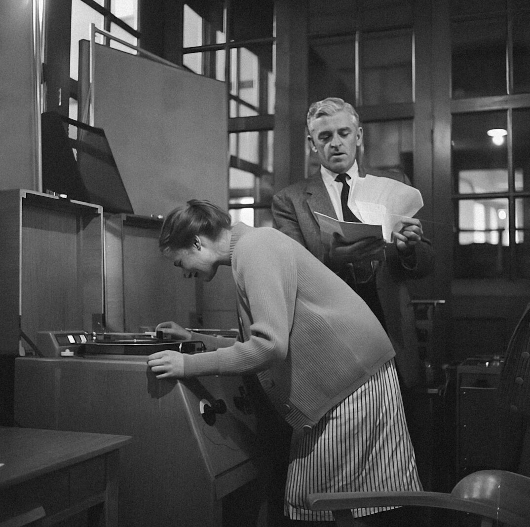 detective discussing case